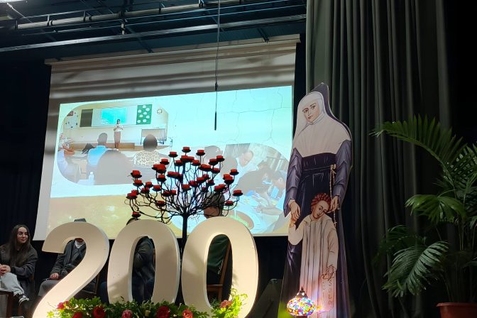 لقاء الشبيبة بمناسبة 200 سنة لولادة القديسة جان انتيد في السماء